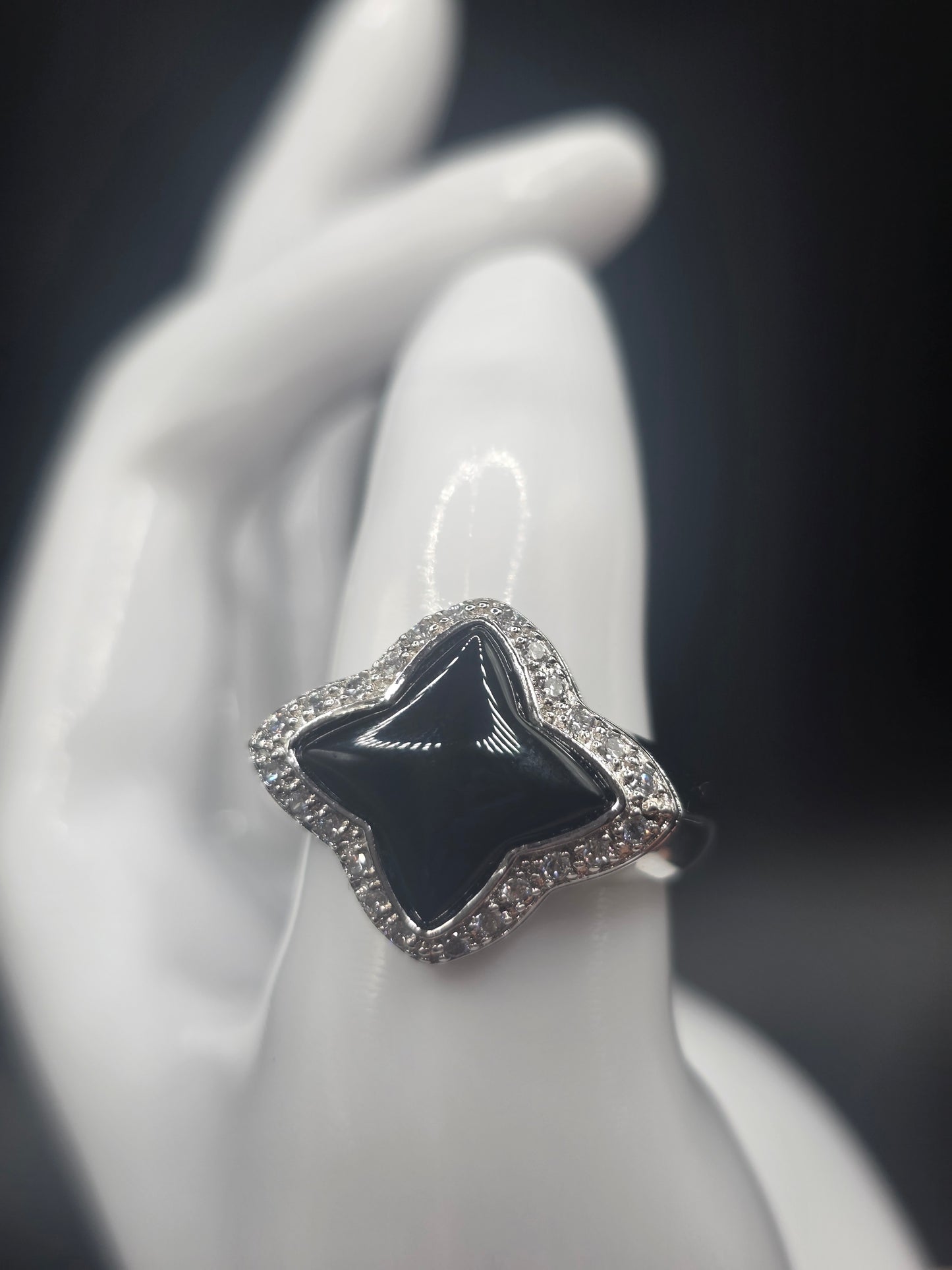 925 Sterling Silver Onyx Center Clear Cluster Border CZ Flower Ring